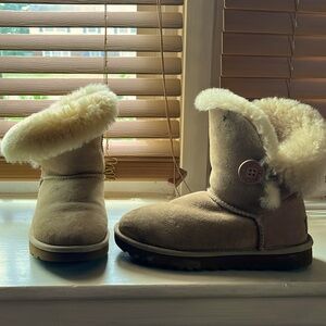 Used Ugg boots Beige